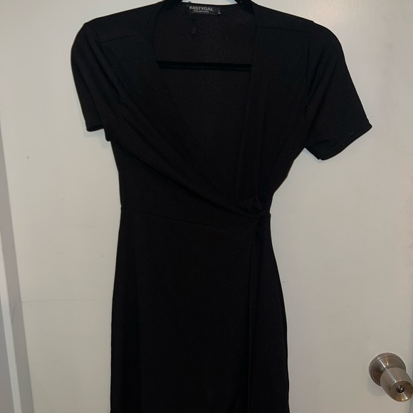 FOUR mini dresses of all different styles and brands. - Picture 16 of 16